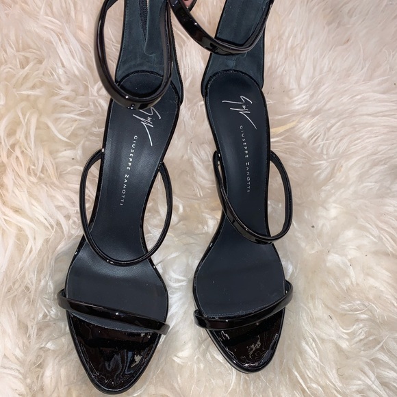 Giuseppe Zanotti Shoe - Picture 2 of 5